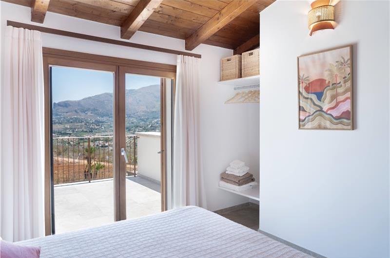 3 bedroom villa with pool near Castellamarre del Golfo, sleeps 5