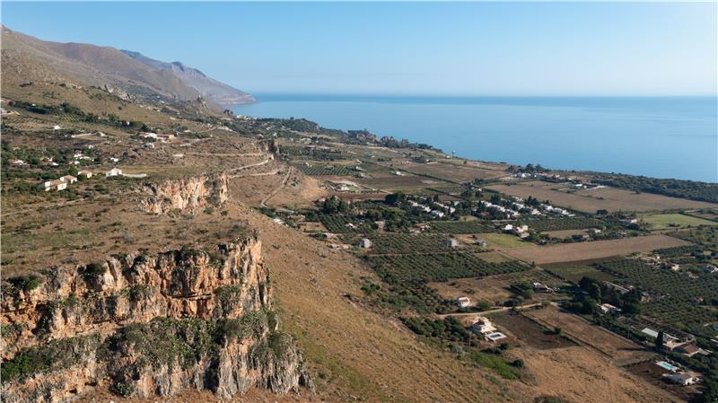3 bedroom villa with pool near Castellamarre del Golfo, sleeps 5