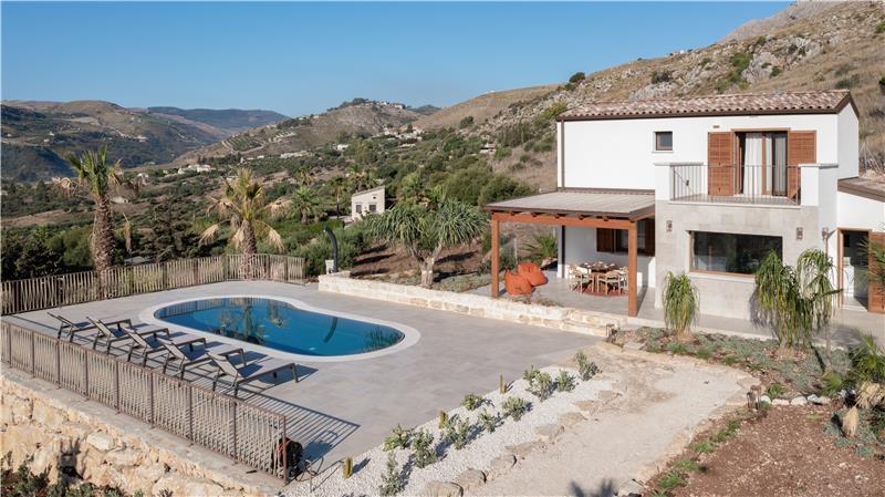 3 bedroom villa with pool near Castellamarre del Golfo, sleeps 5