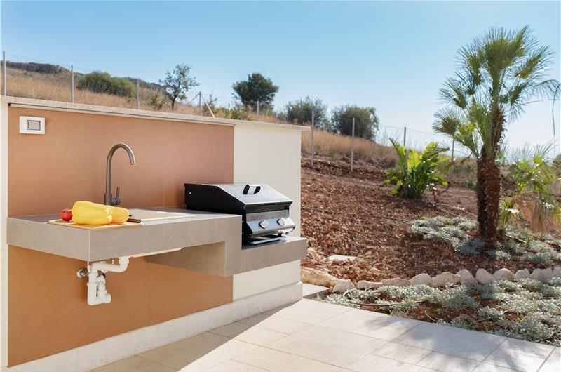3 bedroom villa with pool near Castellamarre del Golfo, sleeps 5