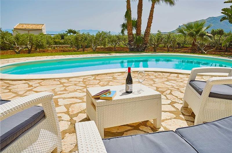 2 bedroom villa with pool and jacuzzi in Scopello, sleeps 6