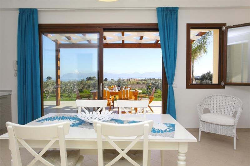 2 bedroom villa with pool and jacuzzi in Scopello, sleeps 6