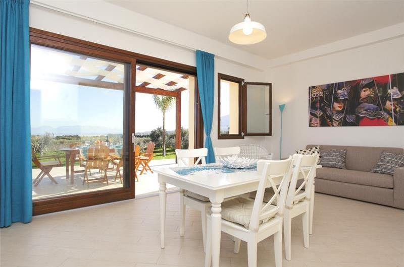 2 bedroom villa with pool and jacuzzi in Scopello, sleeps 6