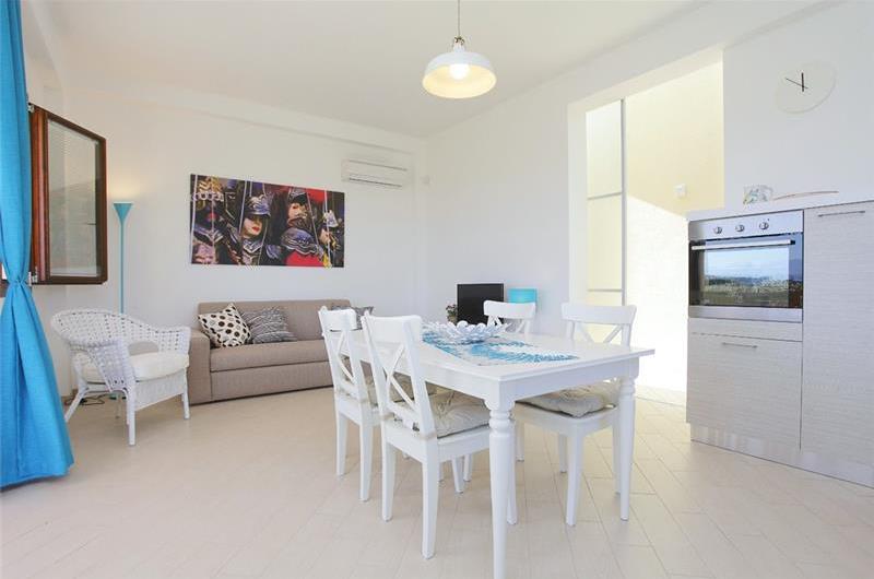 2 bedroom villa with pool and jacuzzi in Scopello, sleeps 6