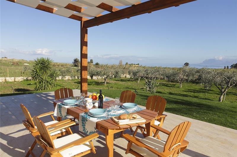 2 bedroom villa with pool and jacuzzi in Scopello, sleeps 6