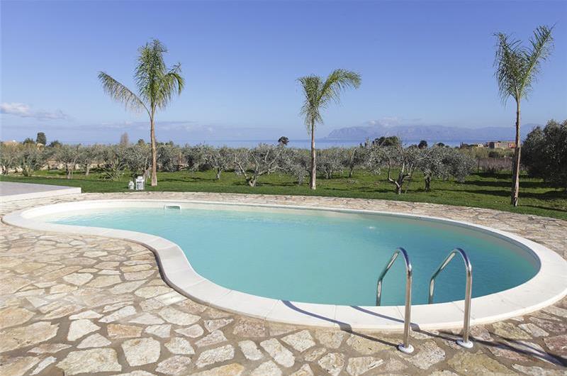 2 bedroom villa with pool and jacuzzi in Scopello, sleeps 6
