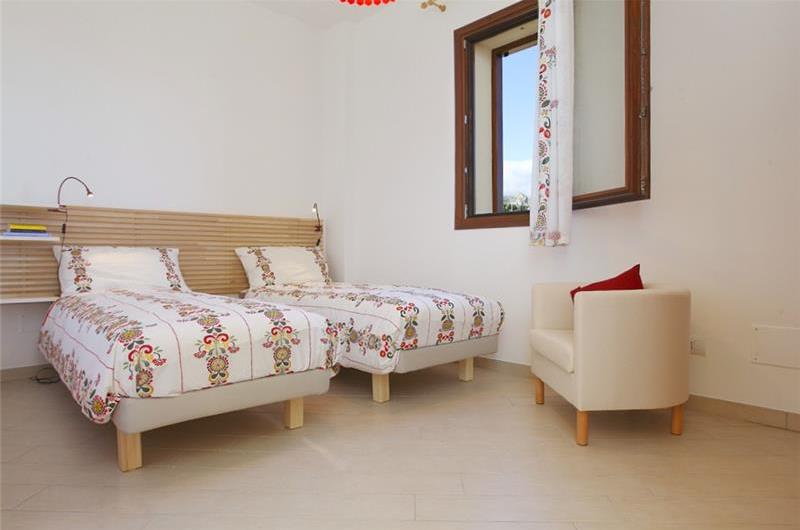 2 bedroom villa with pool and jacuzzi in Scopello, sleeps 6