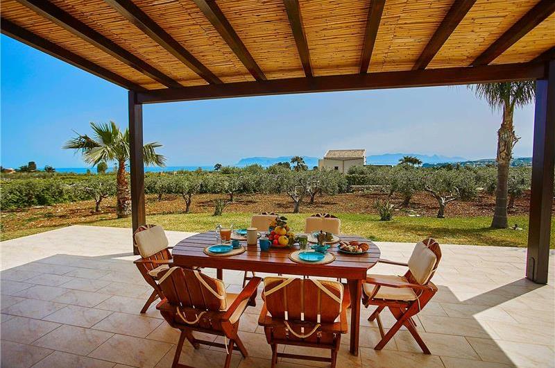 2 bedroom villa with pool and jacuzzi in Scopello, sleeps 6