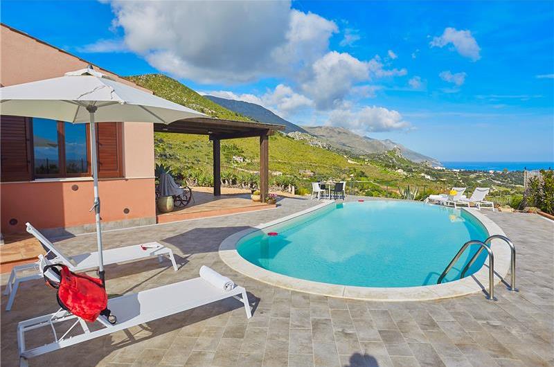 2 bedroom villa with infinity pool near Scopollo, sleeps 4