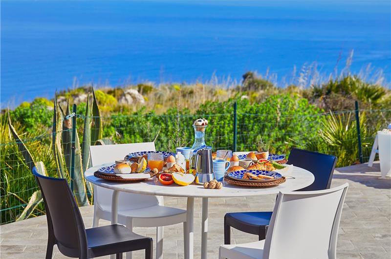 2 bedroom villa with infinity pool near Scopollo, sleeps 4