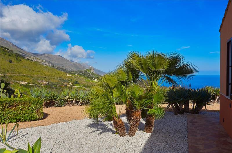 2 bedroom villa with infinity pool near Scopollo, sleeps 4