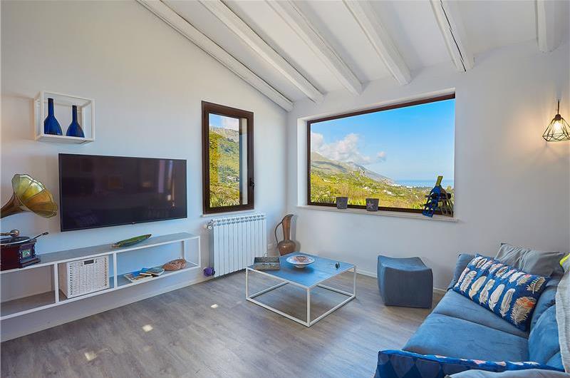 2 bedroom villa with infinity pool near Scopollo, sleeps 4