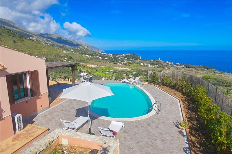 2 bedroom villa with infinity pool near Scopollo, sleeps 4