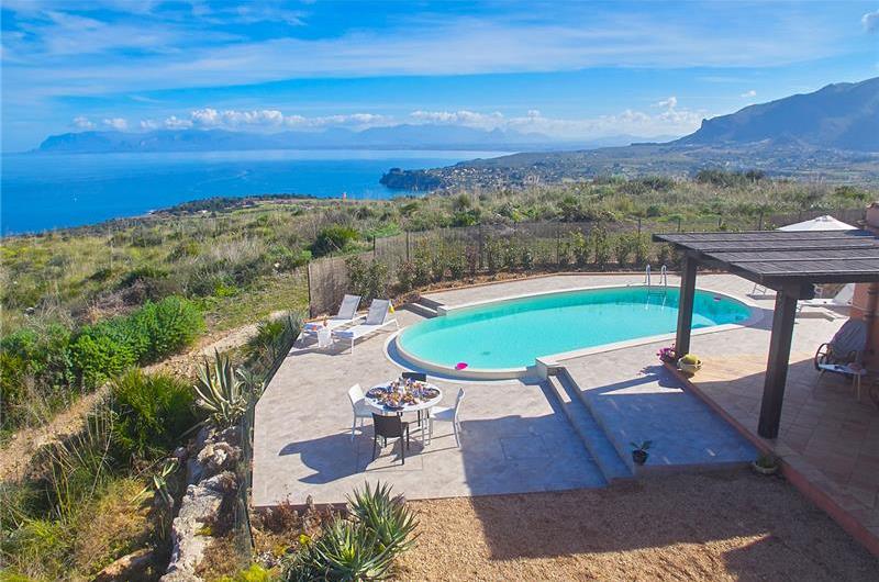 2 bedroom villa with infinity pool near Scopollo, sleeps 4