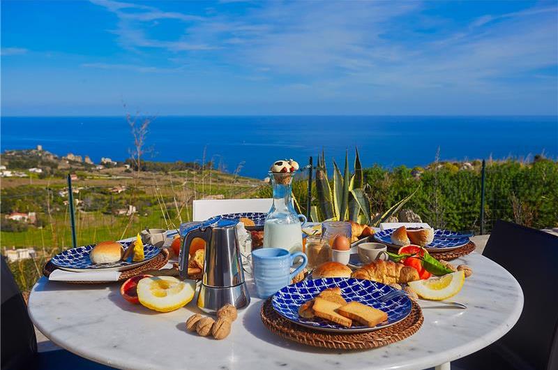 2 bedroom villa with infinity pool near Scopollo, sleeps 4