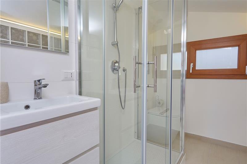 3 bedroom villa with pool near Scopollo, sleeps 6