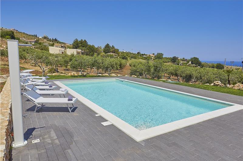 3 bedroom villa with pool near Scopollo, sleeps 6
