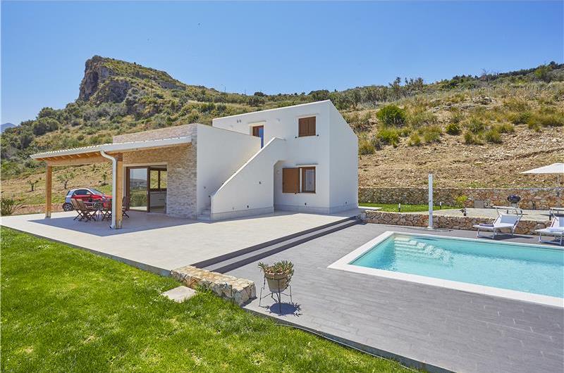 3 bedroom villa with pool near Scopollo, sleeps 6