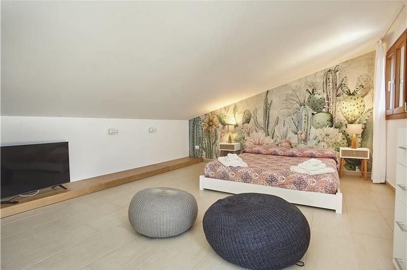 3 bedroom villa with pool near Scopollo, sleeps 6