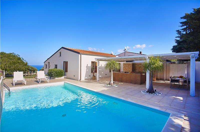 3 bedroom villa with pool and sea views near Scopello, sleeps 6