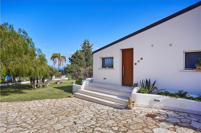 3 bedroom villa with pool and sea views near Scopello, sleeps 6