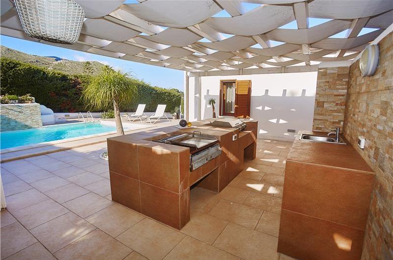 3 bedroom villa with pool and sea views near Scopello, sleeps 6