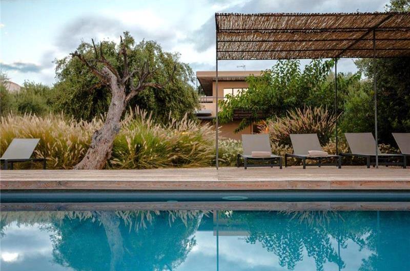 6 bedroom villa with pool and sea views near Noto, Sicily, sleeps 12