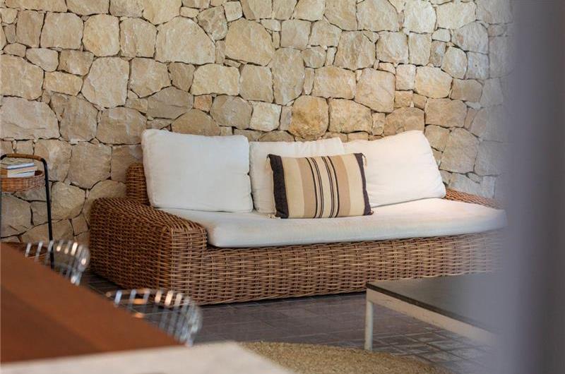 6 bedroom villa with pool and sea views near Noto, Sicily, sleeps 12