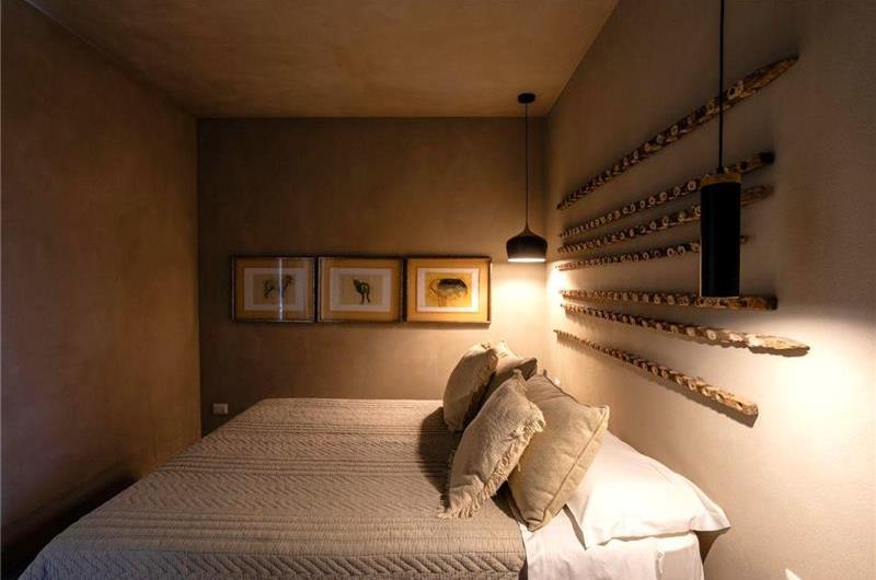 6 bedroom villa with pool and sea views near Noto, Sicily, sleeps 12
