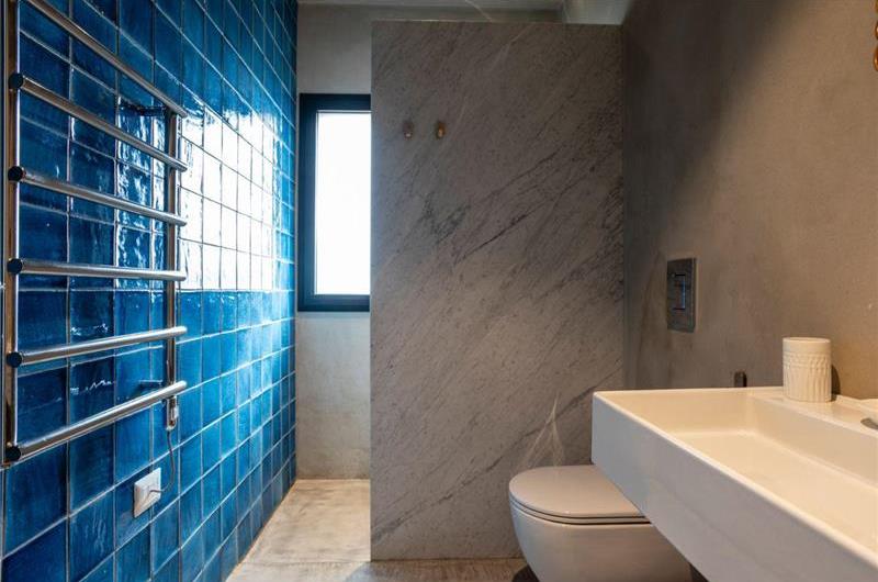 6 bedroom villa with pool and sea views near Noto, Sicily, sleeps 12