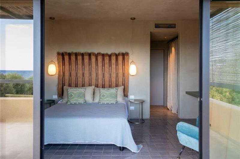 6 bedroom villa with pool and sea views near Noto, Sicily, sleeps 12