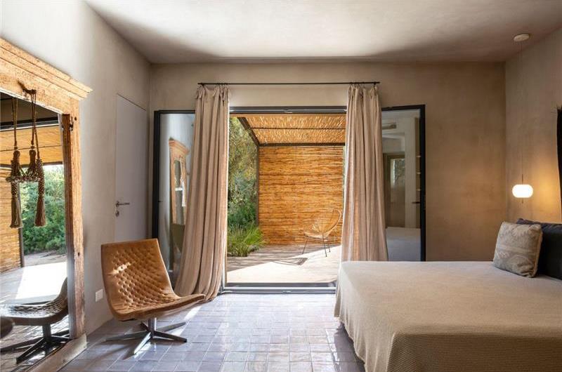 6 bedroom villa with pool and sea views near Noto, Sicily, sleeps 12