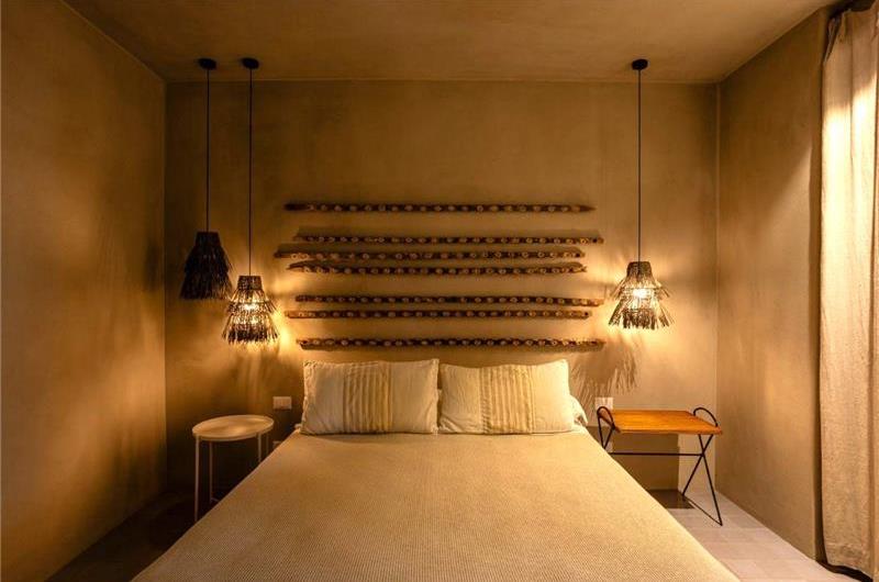6 bedroom villa with pool and sea views near Noto, Sicily, sleeps 12