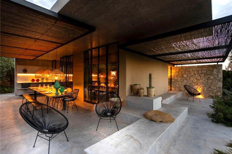6 bedroom villa with pool and sea views near Noto, Sicily, sleeps 12