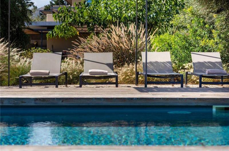 6 bedroom villa with pool and sea views near Noto, Sicily, sleeps 12