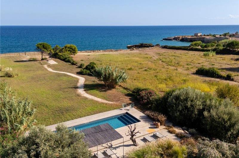 6 bedroom villa with pool and sea views near Noto, Sicily, sleeps 12