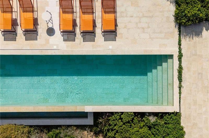 4 bedroom villa with infinity pool and sea views near Noto, Sicily, sleeps 8