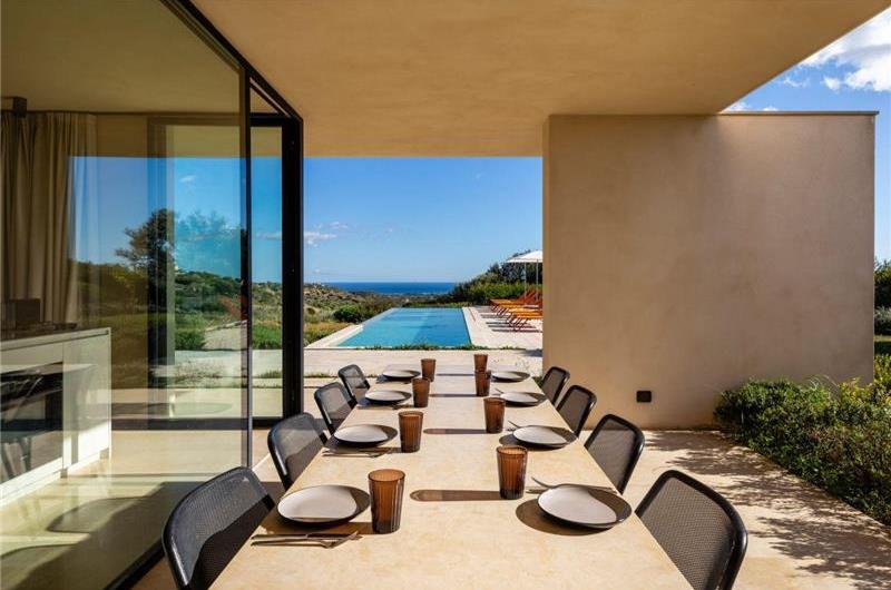 4 bedroom villa with infinity pool and sea views near Noto, Sicily, sleeps 8