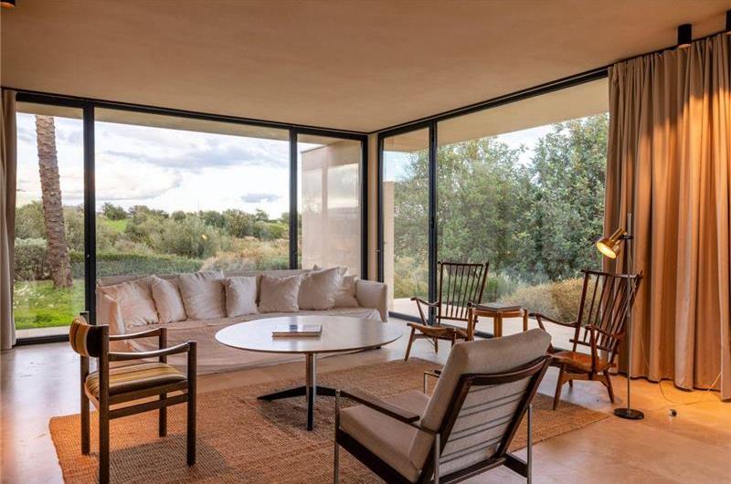 4 bedroom villa with infinity pool and sea views near Noto, Sicily, sleeps 8