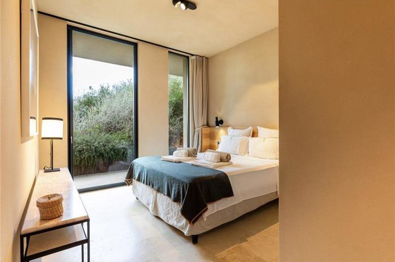 4 bedroom villa with infinity pool and sea views near Noto, Sicily, sleeps 8