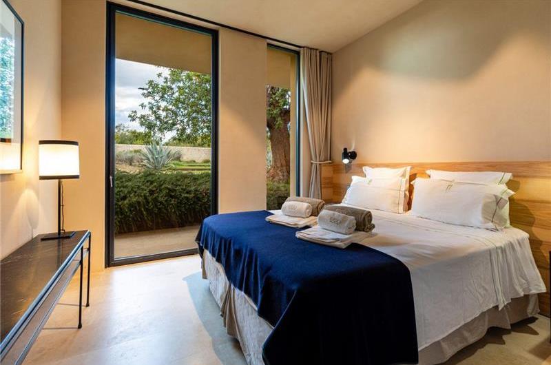 4 bedroom villa with infinity pool and sea views near Noto, Sicily, sleeps 8