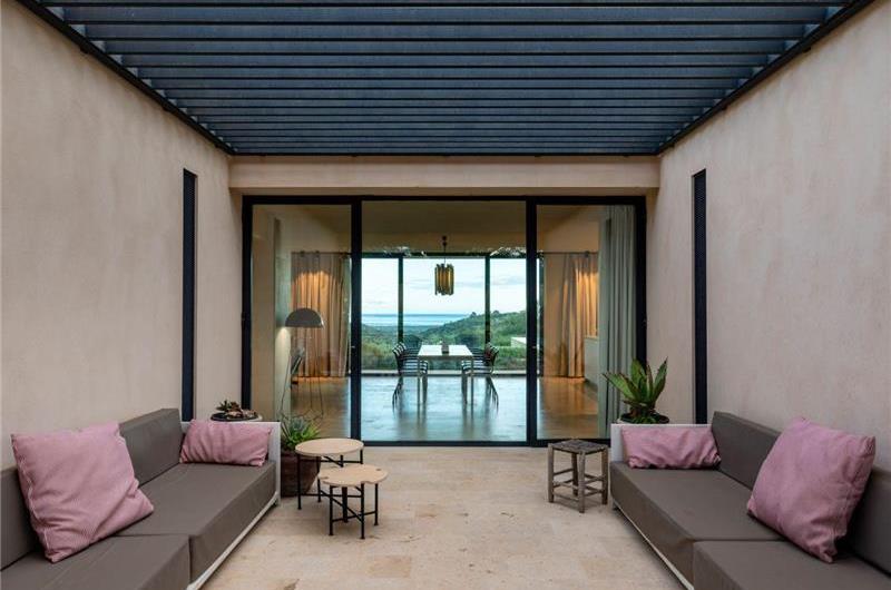 4 bedroom villa with infinity pool and sea views near Noto, Sicily, sleeps 8
