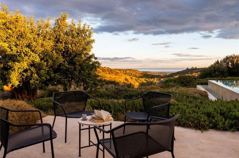 4 bedroom villa with infinity pool and sea views near Noto, Sicily, sleeps 8