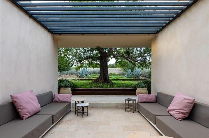 4 bedroom villa with infinity pool and sea views near Noto, Sicily, sleeps 8