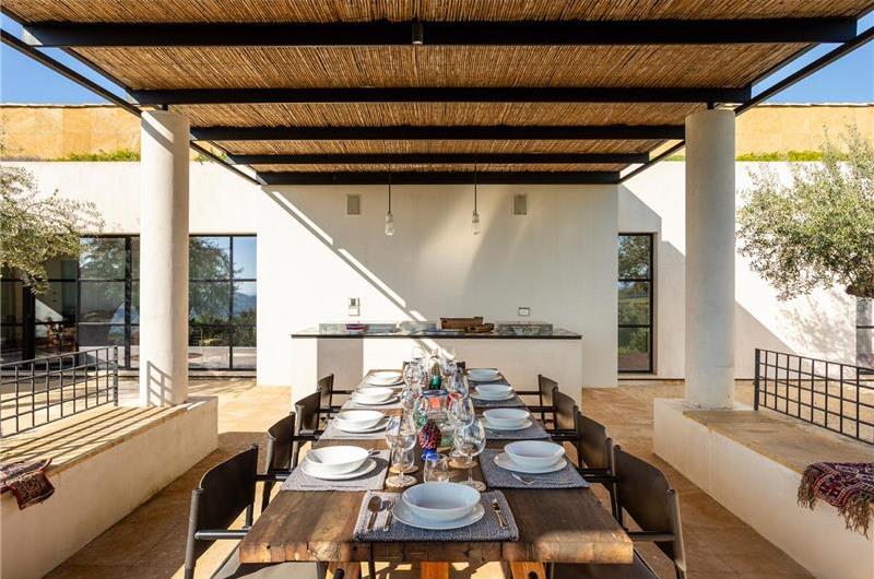 4 bedroom villa with pool near Noto, sleeps 8