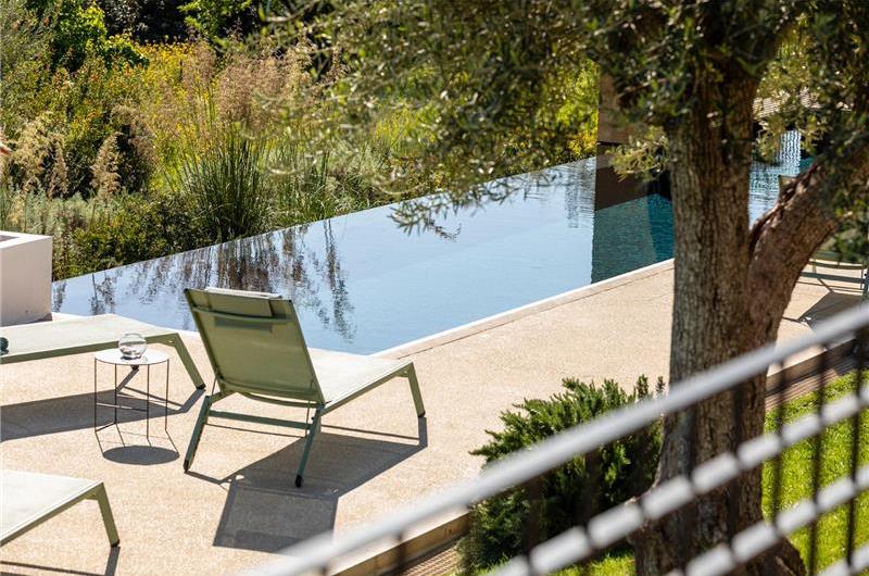 4 bedroom villa with pool near Noto, sleeps 8