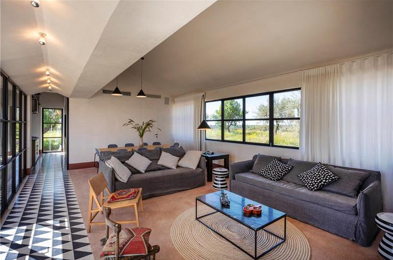 4 bedroom villa with pool near Noto, sleeps 8
