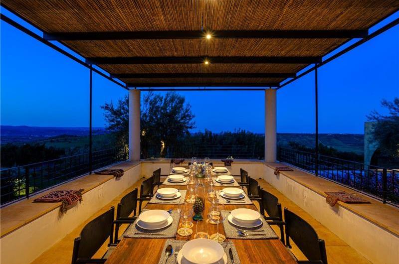 4 bedroom villa with pool near Noto, sleeps 8
