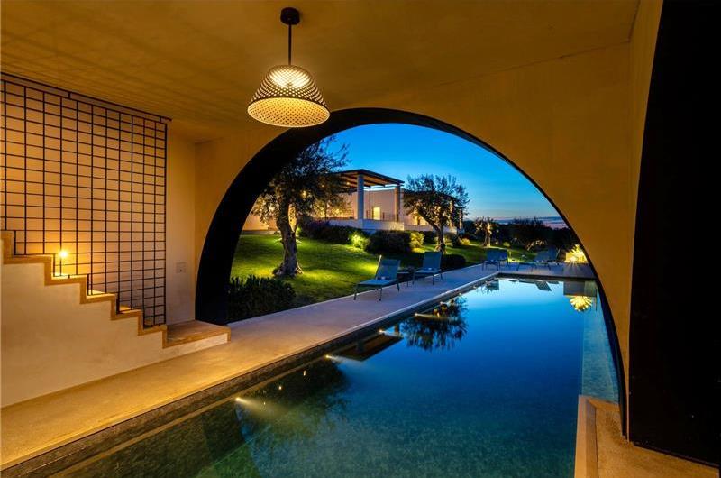 4 bedroom villa with pool near Noto, sleeps 8