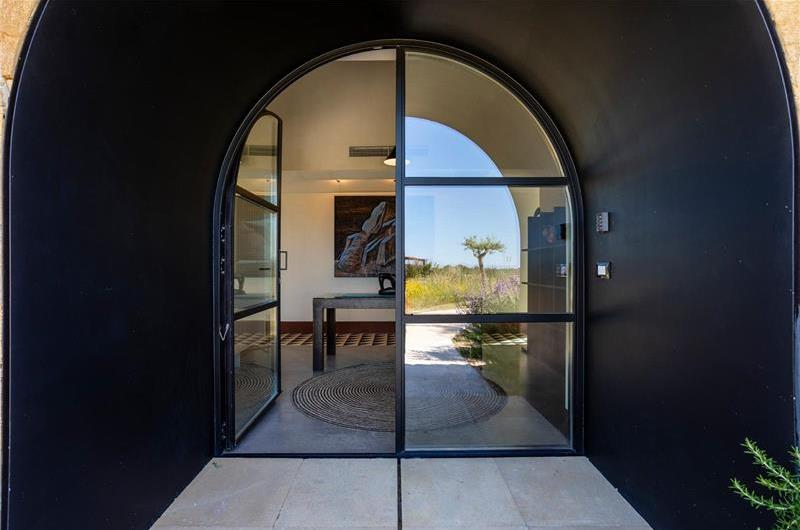 4 bedroom villa with pool near Noto, sleeps 8